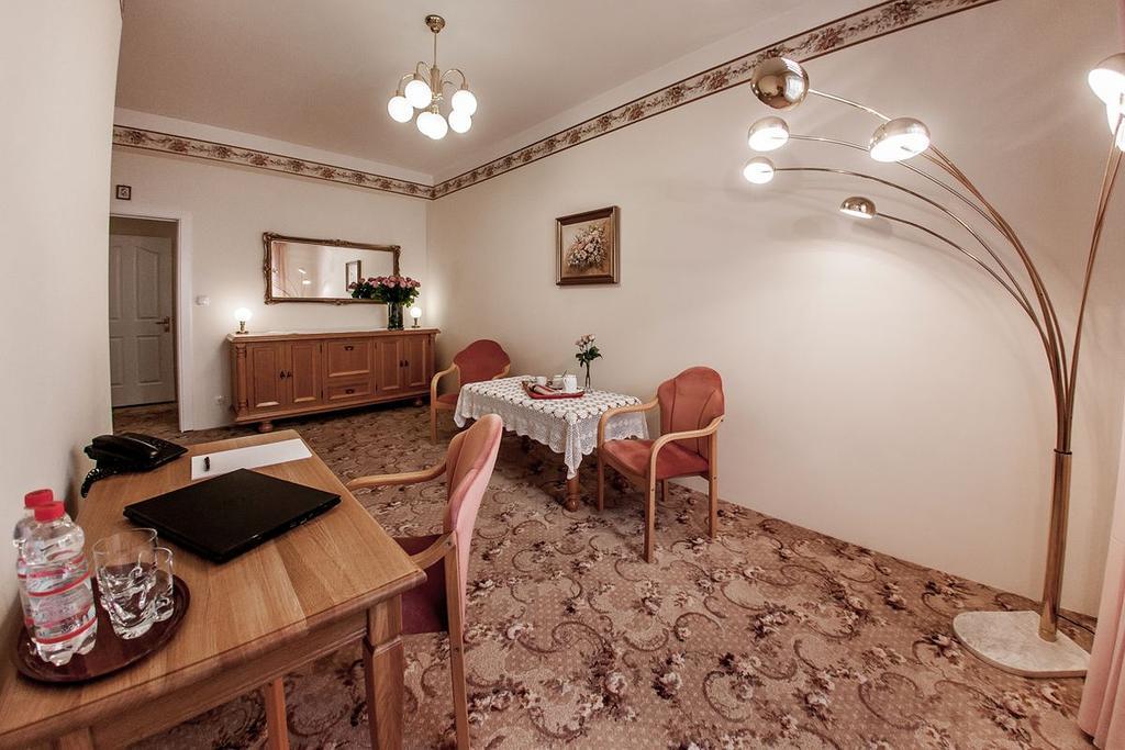 Palazzo Adler Bed & Breakfast Swarzedz Exterior photo